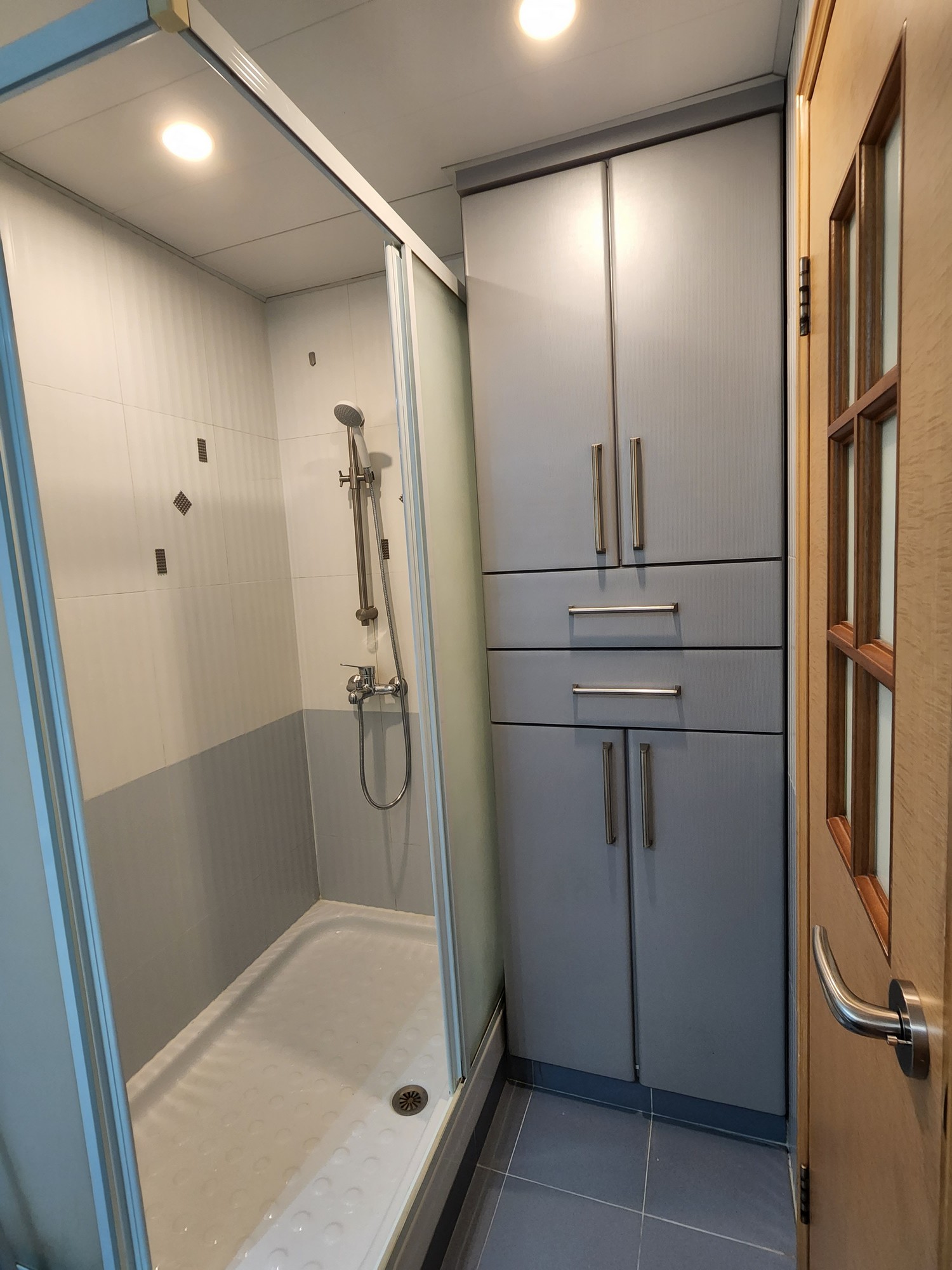 Bathroom R00001