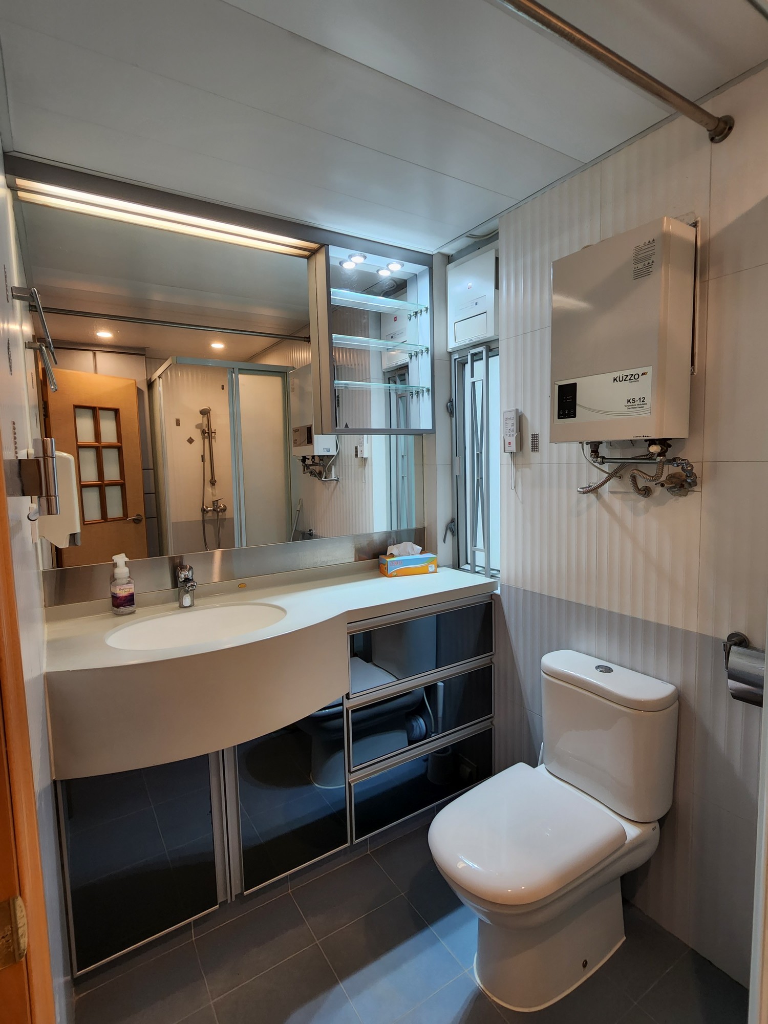 Bathroom R00002